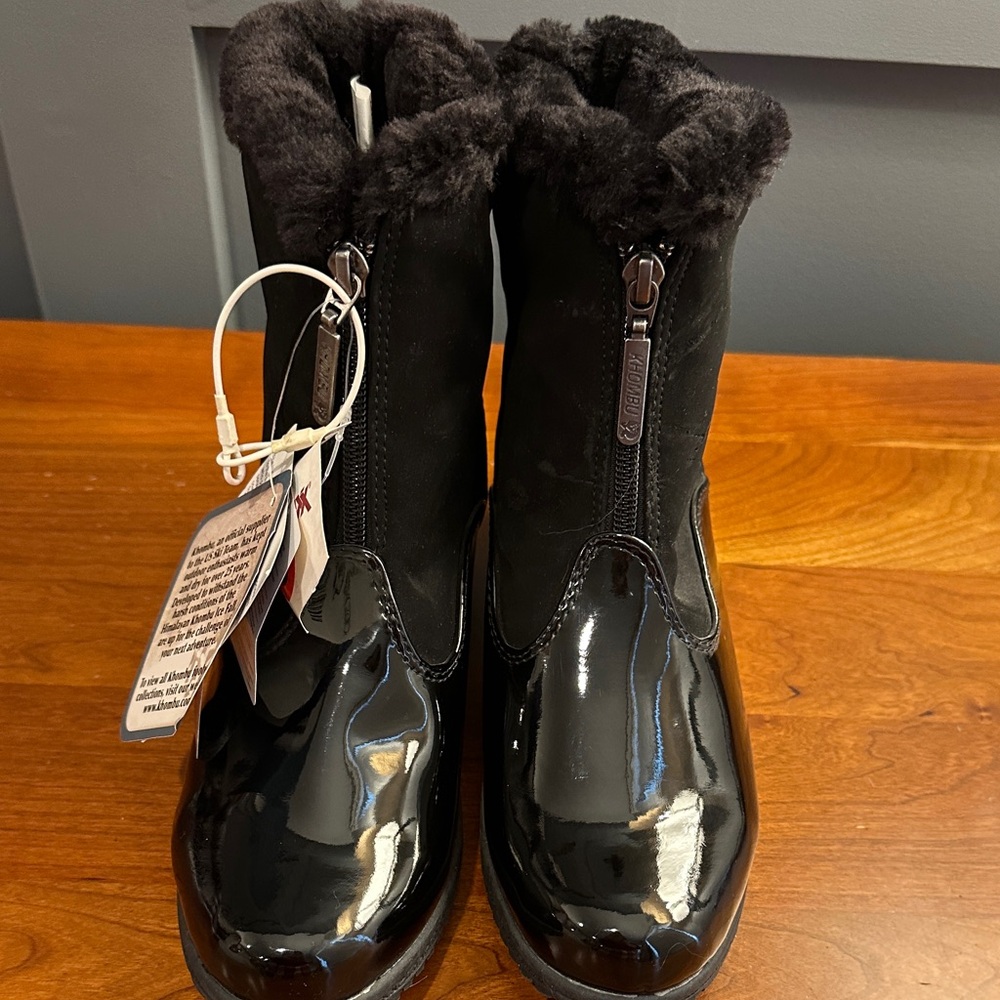 Khombu Black Ankle Boots NWT